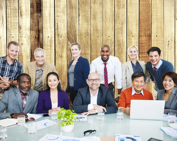 Multi-etnische mensen in verschillende bezetting — Stockfoto