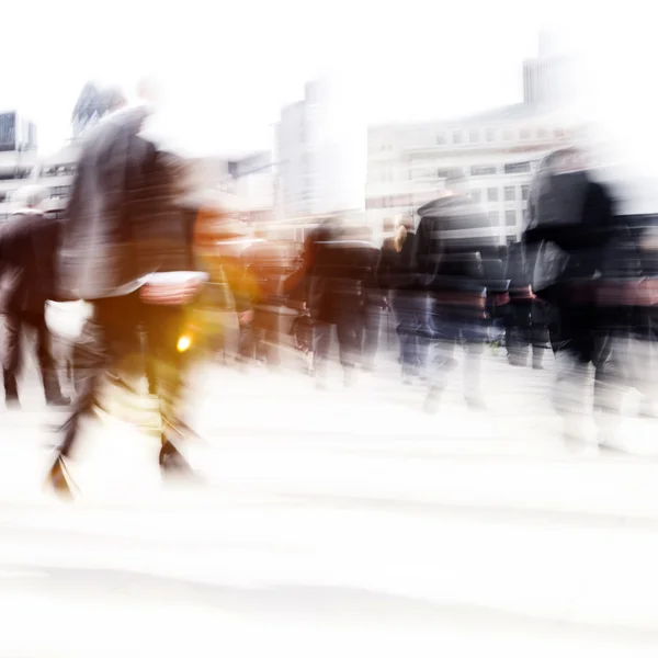 People walking across street — Stock Photo, Image