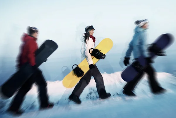 Groupe extrême de snowboarders — Photo