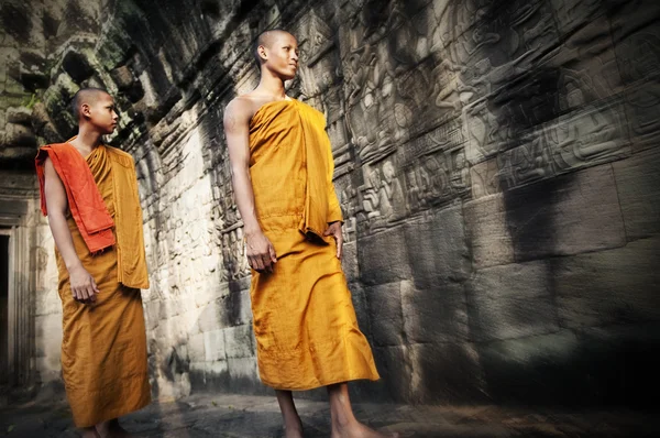 Contemplando a los monjes, Angkor Wat — Foto de Stock