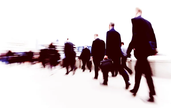 Silhouettes sombres des gens d'affaires — Photo