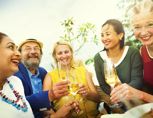 Diversità Amici Uscire alla festa — Foto Stock