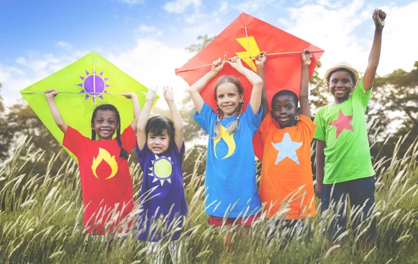 Children playing kites — Stock Photo, Image