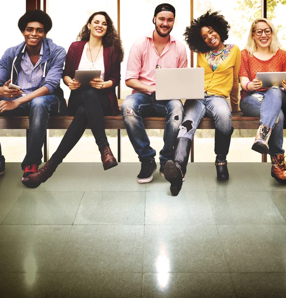 Amigos y tecnología juntos Concepto — Foto de Stock