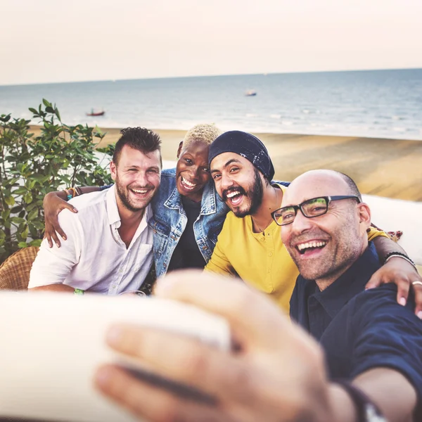 Різноманітність друзів, прийняття Selfie фото — стокове фото