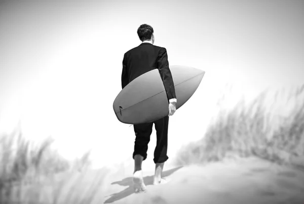 Conceito de férias de surfe de empresário — Fotografia de Stock