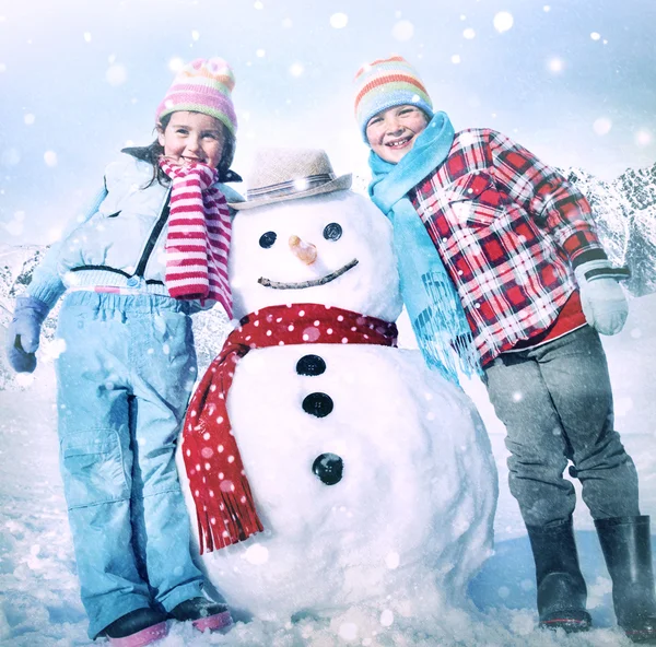 Jongen en meisje gelukkig kerstfeest — Stockfoto