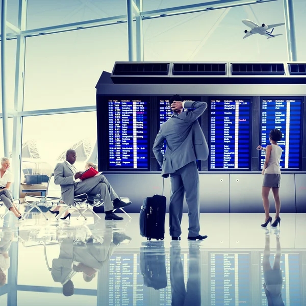Gens d'affaires voyageant à Aéroport — Photo