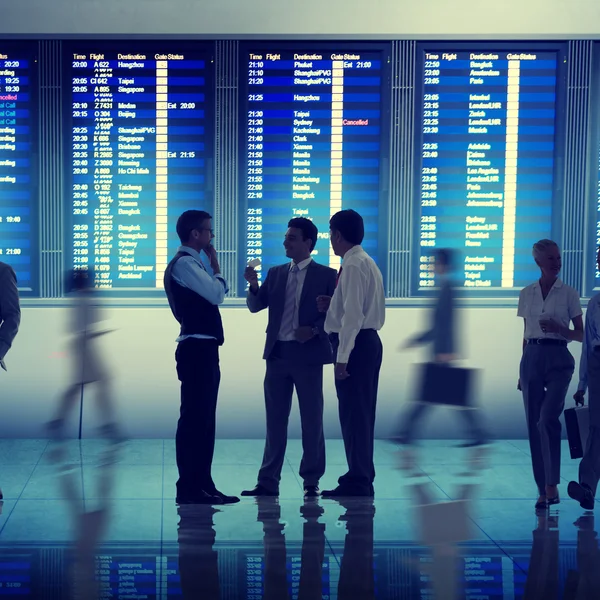 Gens d'affaires voyageant à Aéroport — Photo