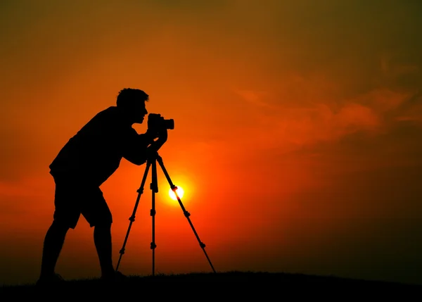 Mężczyzna fotograf robienie zdjęć — Zdjęcie stockowe