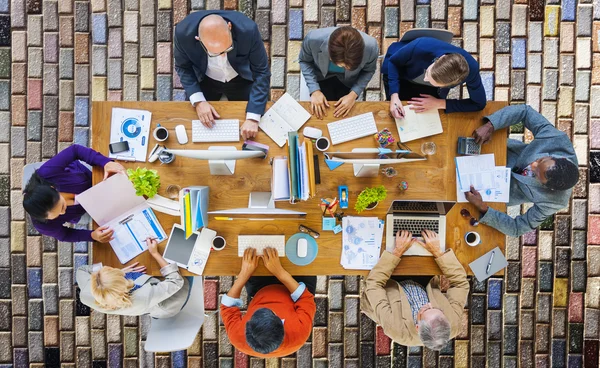 Geschäftsleute treffen Unternehmen — Stockfoto