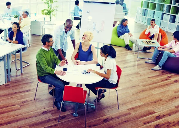 Affärsmän på presentationen i Office — Stockfoto