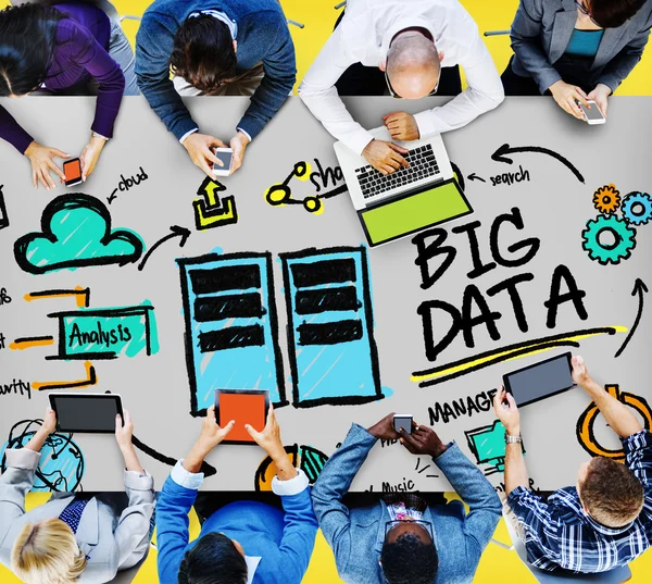 Pessoas de negócios e conceito de Big Data — Fotografia de Stock