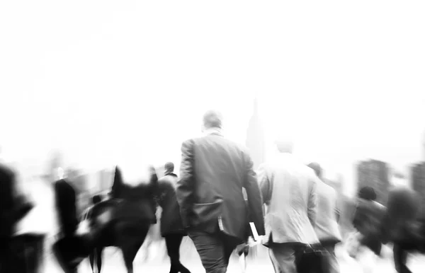 Silhuetas escuras de pessoas de negócios — Fotografia de Stock