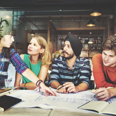 Çeşitli Mimarlar çalışma birlikte