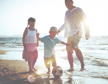 Babası kızı ve oğlu Beach kavramı