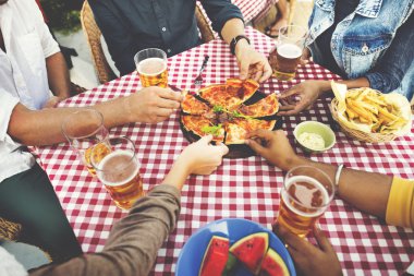 Dış taraf dışarı asılı arkadaşlar