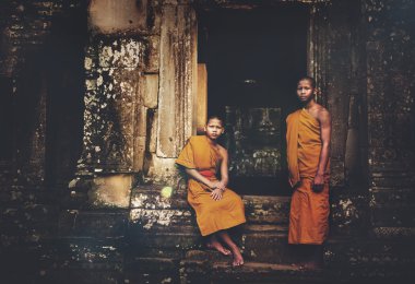 Sakin rahipler de Angkor Wat