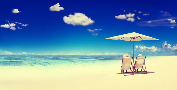 Пара, сидящая в сторонке
