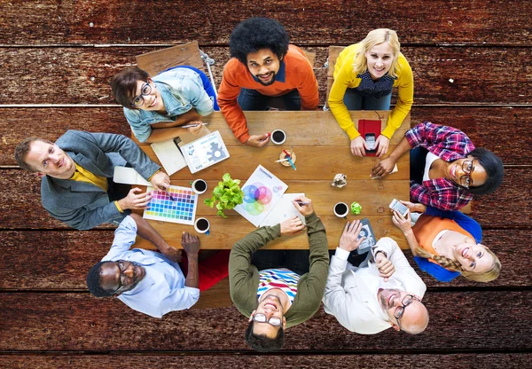 Grupo de Designers Diversos Tendo uma Reunião — Fotografia de Stock