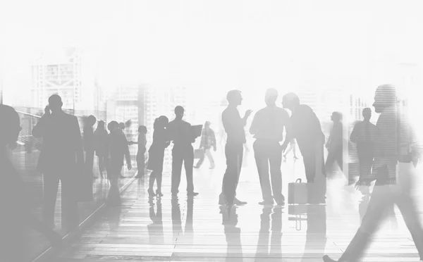 Gente de negocios en la ciudad moderna — Foto de Stock