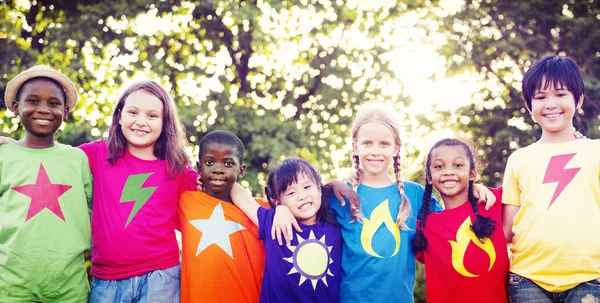 Niños amistad y felicidad —  Fotos de Stock