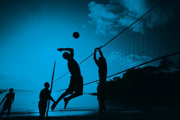 Gente jugando en Voleibol Playa — Foto de Stock