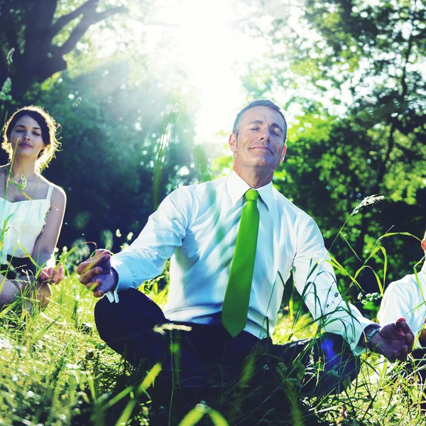 Business People Meditating — Stock Photo, Image