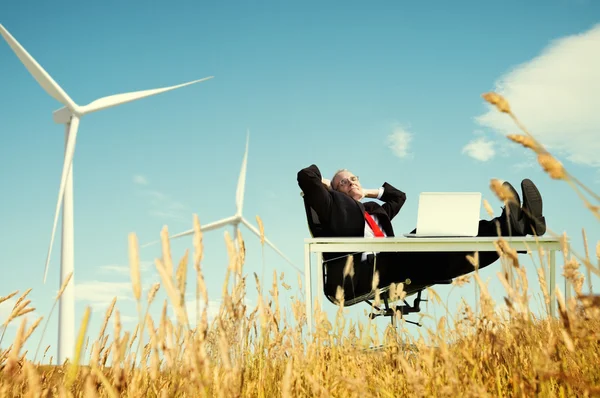 Zakenman ontspanning vrijheid — Stockfoto