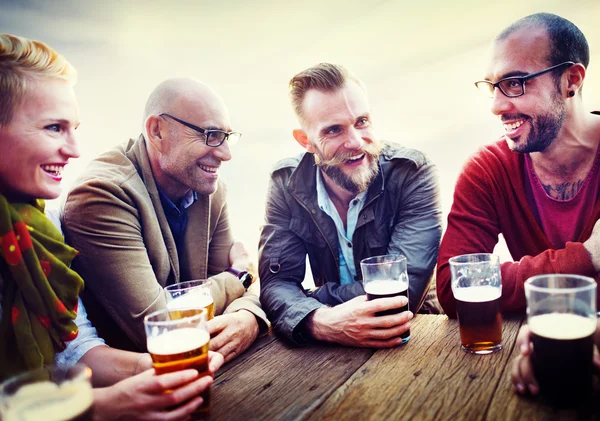 Friends hanging out at outdoors party — Stock Photo, Image