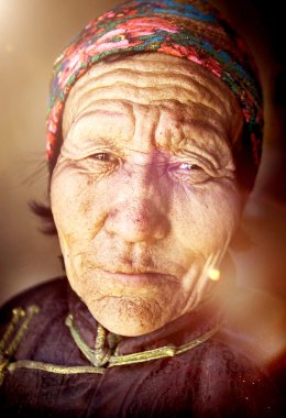 Moğol kadın ve elbise