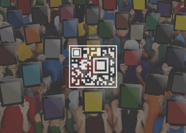 Çeşitlilik insanların yüz dijital tablet ile kaplama 