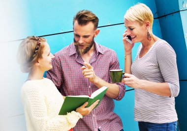 Grup insanlar etkileşim sohbet