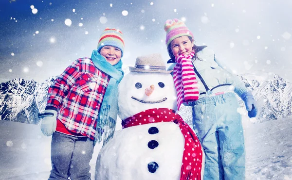 Junge und Mädchen frohe Weihnachten — Stockfoto