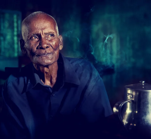 Vieja casa de té y un hombre — Foto de Stock