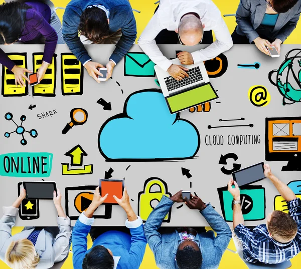 Mensen uit het bedrijfsleven met Cloud Computing-Concept — Stockfoto