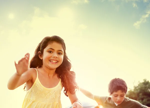 Girl and boy in park — Stock Photo, Image