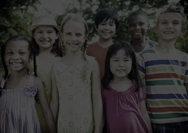 Freunde Kinder, Kindheitskonzept — Stockfoto