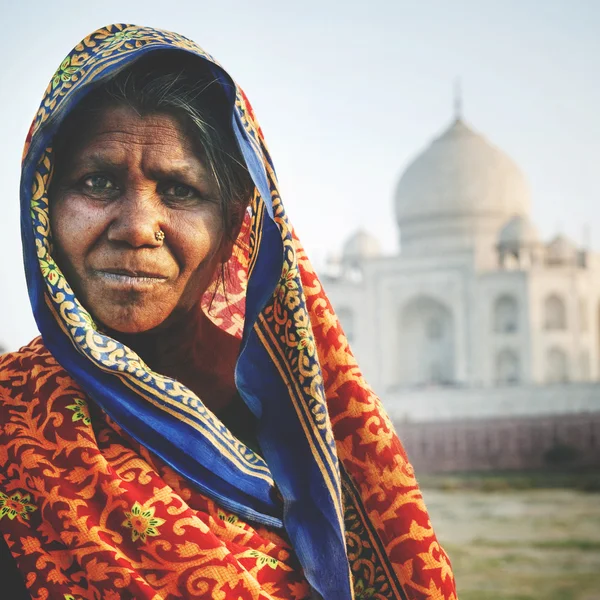 Inhemska indisk kvinna — Stockfoto