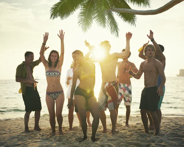 Mensen vieren bij Beach Party Concept — Stockfoto