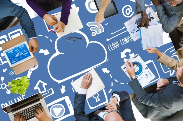 Gente de negocios con concepto de computación en nube —  Fotos de Stock