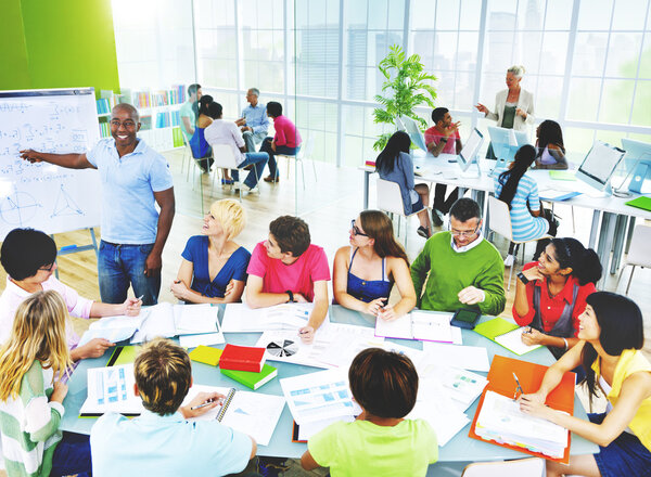  Студенты на презентации в Страсбурге
