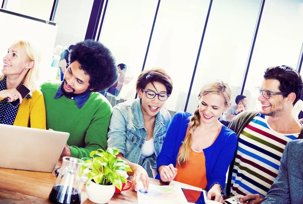 Studenti universitari Apprendimento, Concetto di comunicazione — Foto Stock