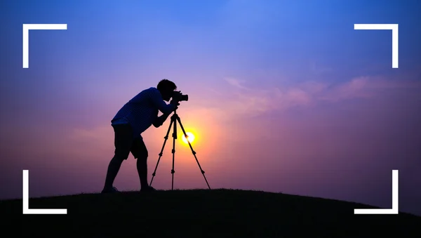 Фотограф с камерой Focus — стоковое фото