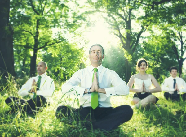 Meditál üzletemberek — Stock Fotó