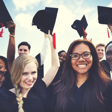 grup öğrenci mezuniyet kutluyor