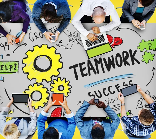Pessoas de negócios e conceito de trabalho em equipe — Fotografia de Stock