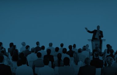 İş adamları kurumsal tartışma sırasında