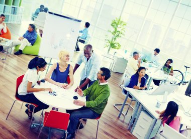 İş adamları ofis tanıtımı 