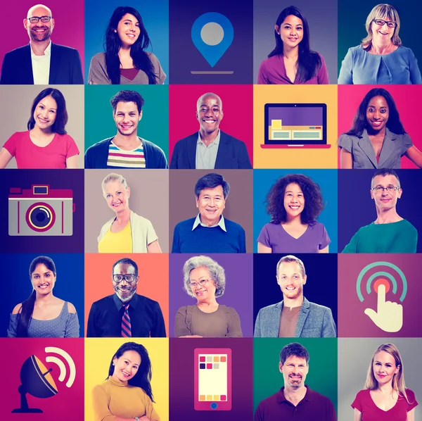 Több-etnikumú emberek és a technológia koncepció — Stock Fotó